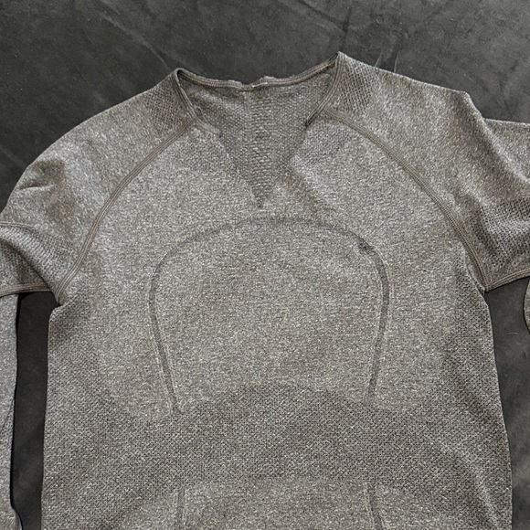 Lululemon athletica Grey Long Sleeve Tee - Picture 6 of 7